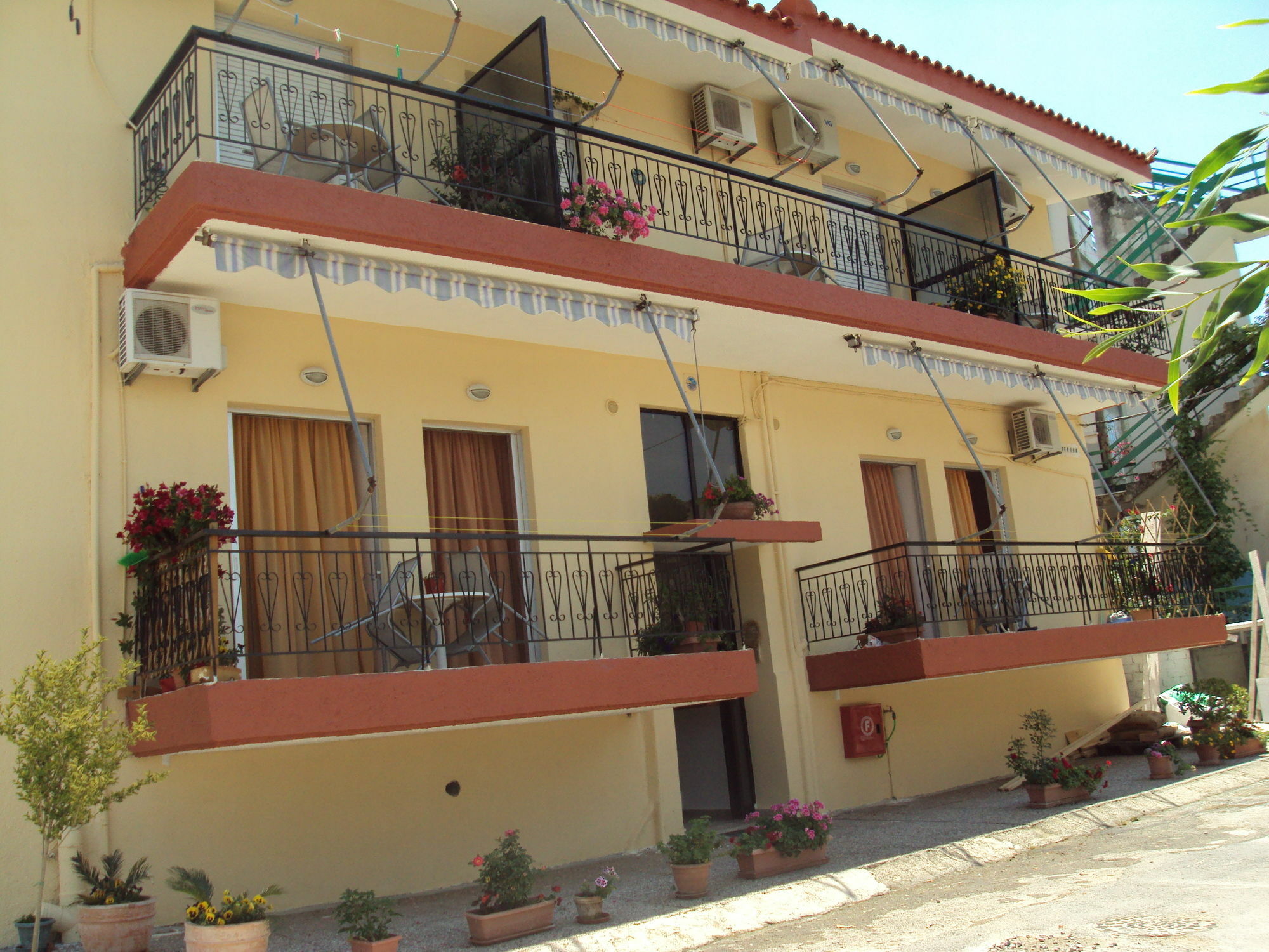 Katerina Apartments Каламата Екстер'єр фото